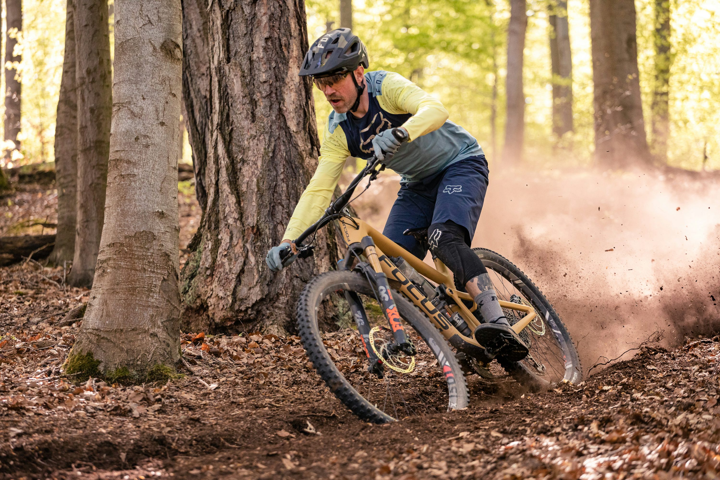 Kurvenaction im Wald